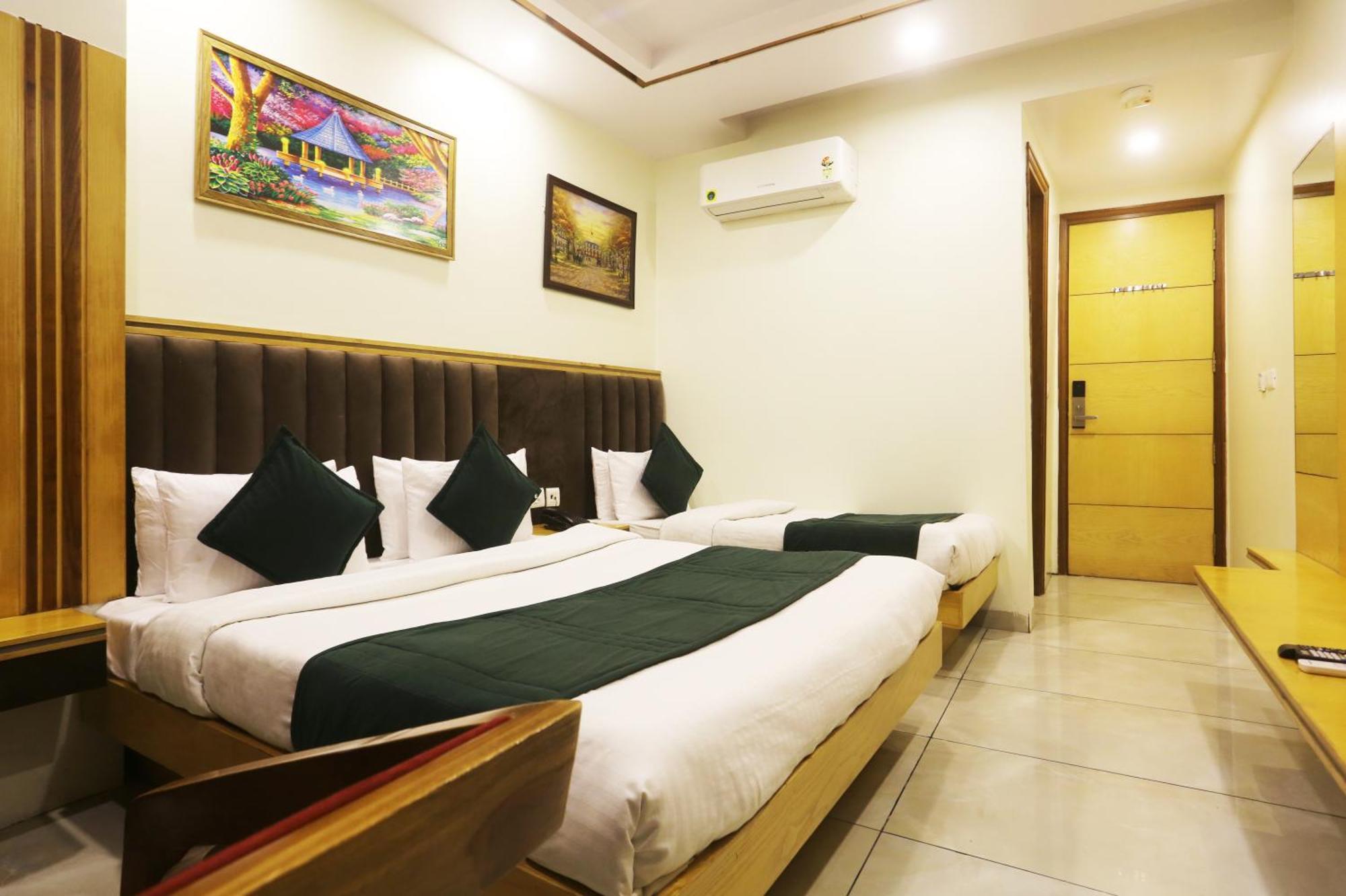 Hotel Aman Imperial Just A Minute Away From New Delhi Railway Station And Connaught Place Exteriör bild